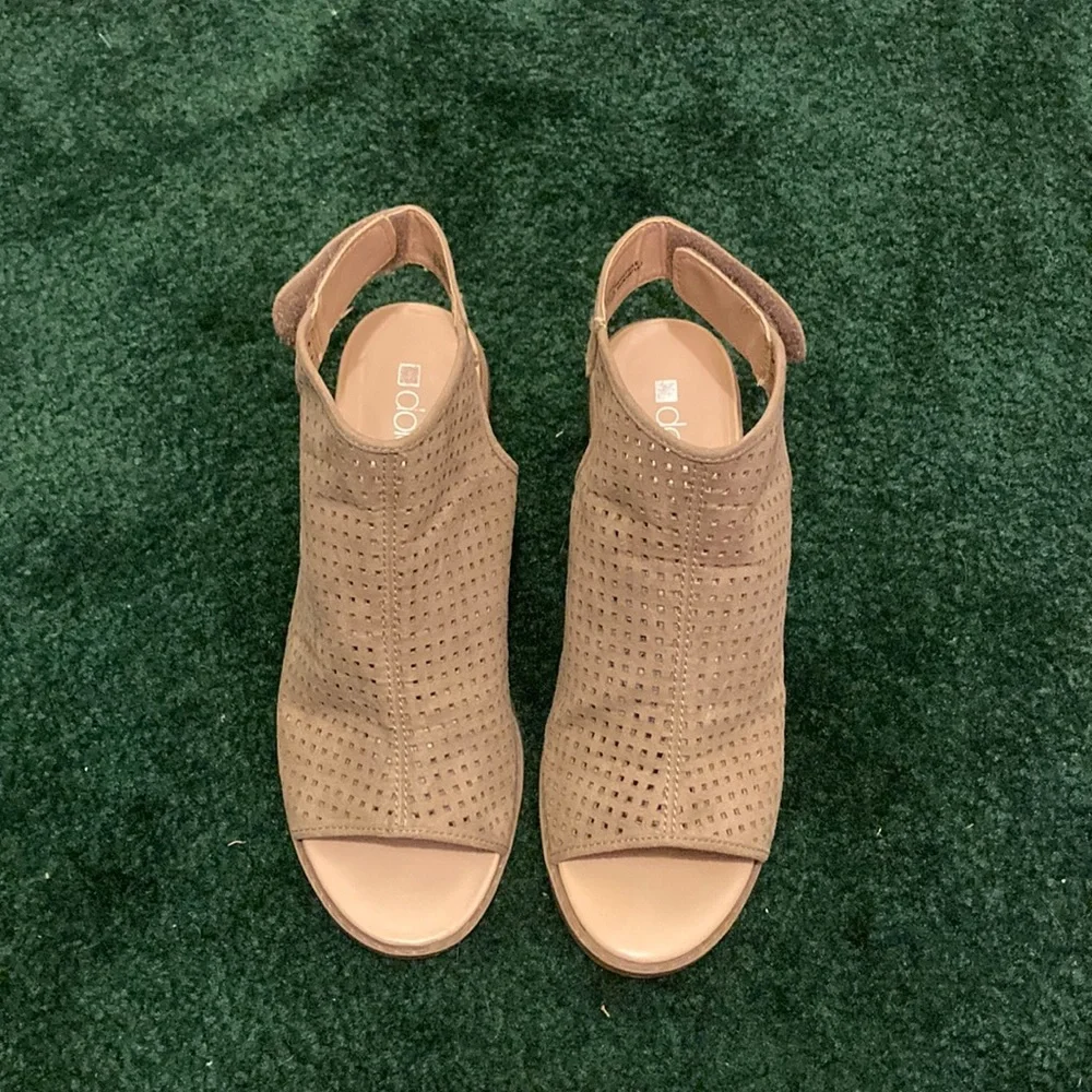 Heals - Picture 2 of 3